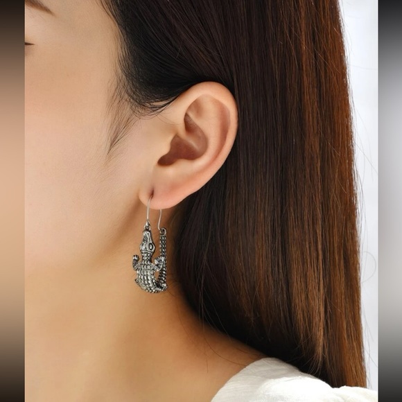 🐊 Awesome Rustic Style Alligator Crocodile Croc Hoop Earrings 🐊 - Picture 4 of 4